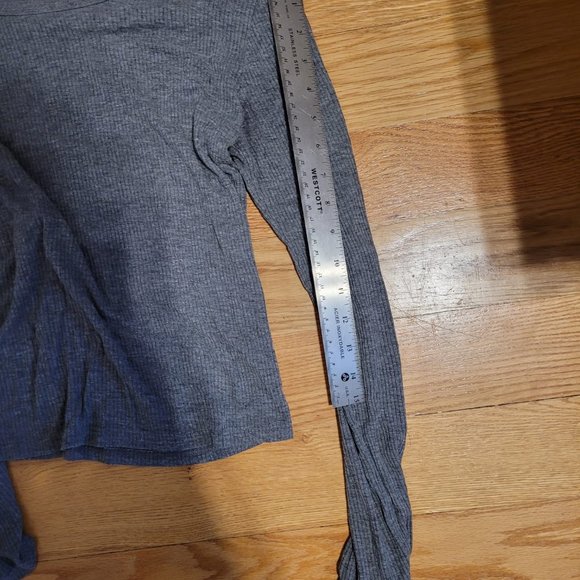 Long Sleeve Crop - Picture 7 of 7